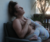 Hand Expressing Breast Milk vs Pumping